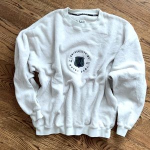 WHITE FLEECY LINED NOTRE DAME SWEATSHIRT WITH LOGO ON FRONT- SIZE M